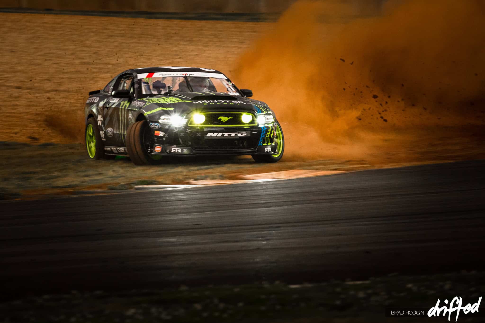 Vaughn_Gittin_dirt_drop
