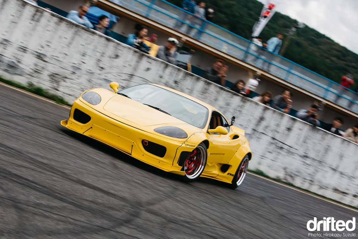ARIOS X Liberty Walk Ferrari F360 - Image Arios X Liberty Walk Ferrari F360 Modena drift car sideways front