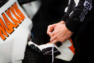 racings shoes thumbnail