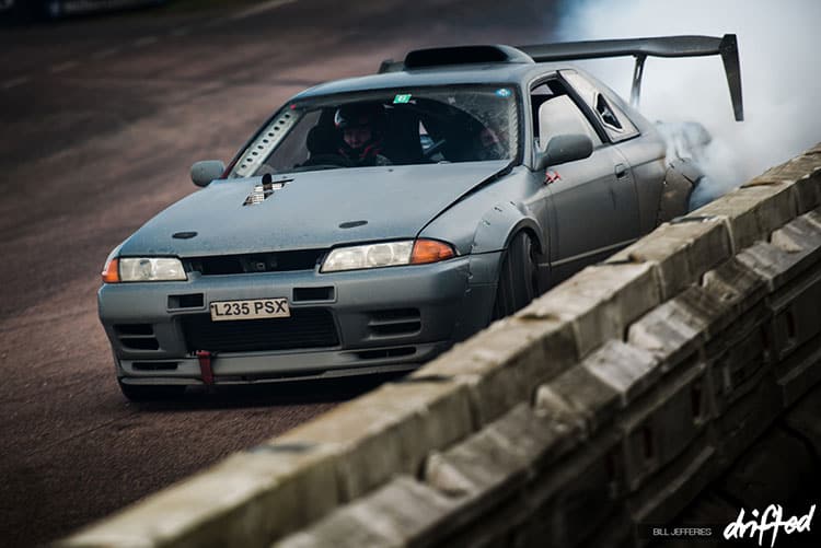 Ultimate VR38DETT Guide - Everything You Need To Know - Image grey r32 widebody skyline r32 rubbing wall