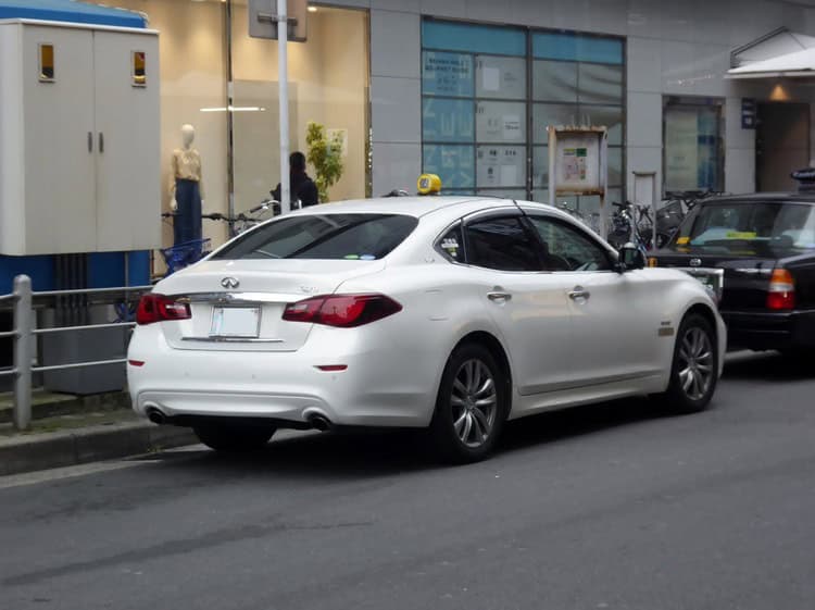 Infiniti Q50 vs Q70 - How Do They Compare? - Image q70 white infiniti q50 vs q70