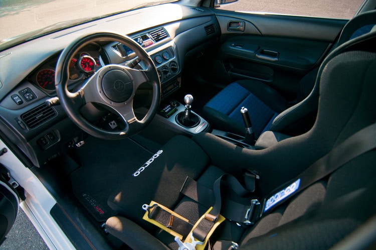 Mitsubishi Evo 8 (VIII) - The JDM Supercar Killer? - Image mr variant interior evo 8
