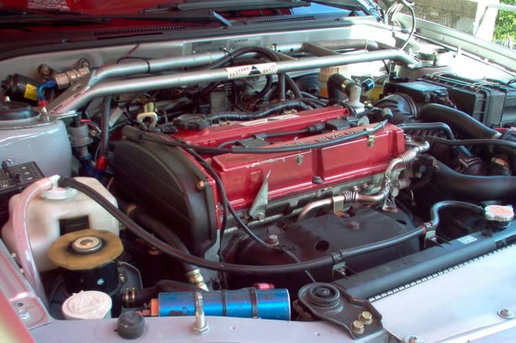 Mitsubishi Evolution VII - A Rally Legend - Image engine bay evo 7