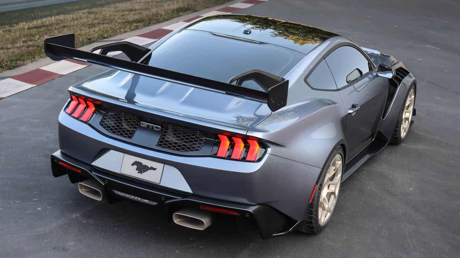 'Murica Rejoice! Ford Pledges Allegiance To Manual V8s - Image 'Murica Rejoice! Ford Pledges Allegiance To Manual V8s - Image 5