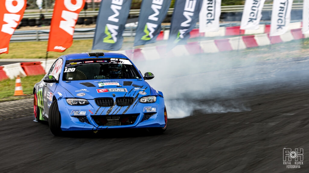 Pro Drifter To Compete In The Drift Masters Stadium Final Using His Feet - Image Pro Drifter To Compete In The Drift Masters Stadium Final Using His Feet - Image 11