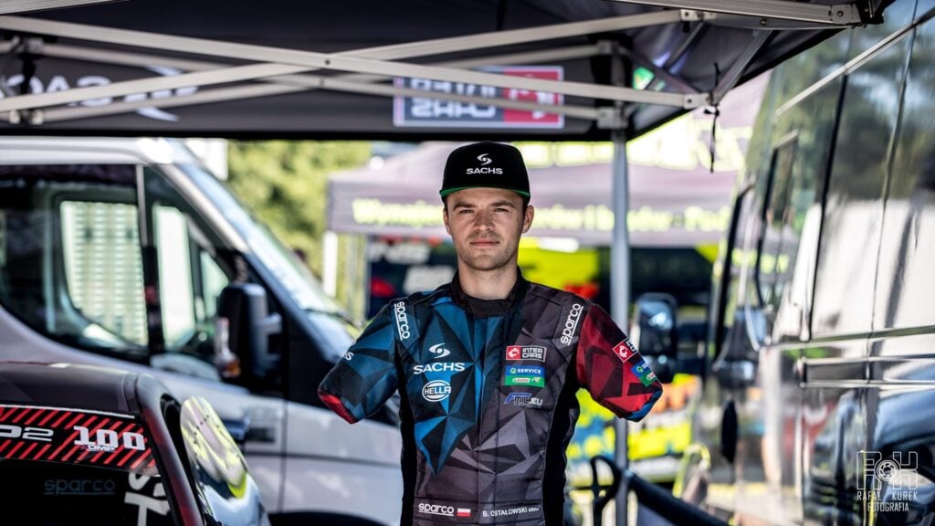 Pro Drifter To Compete In The Drift Masters Stadium Final Using His Feet - Image Pro Drifter To Compete In The Drift Masters Stadium Final Using His Feet - Image 8